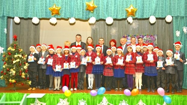 ХК Донбасс дарит подарки ко Дню Святого Николая 